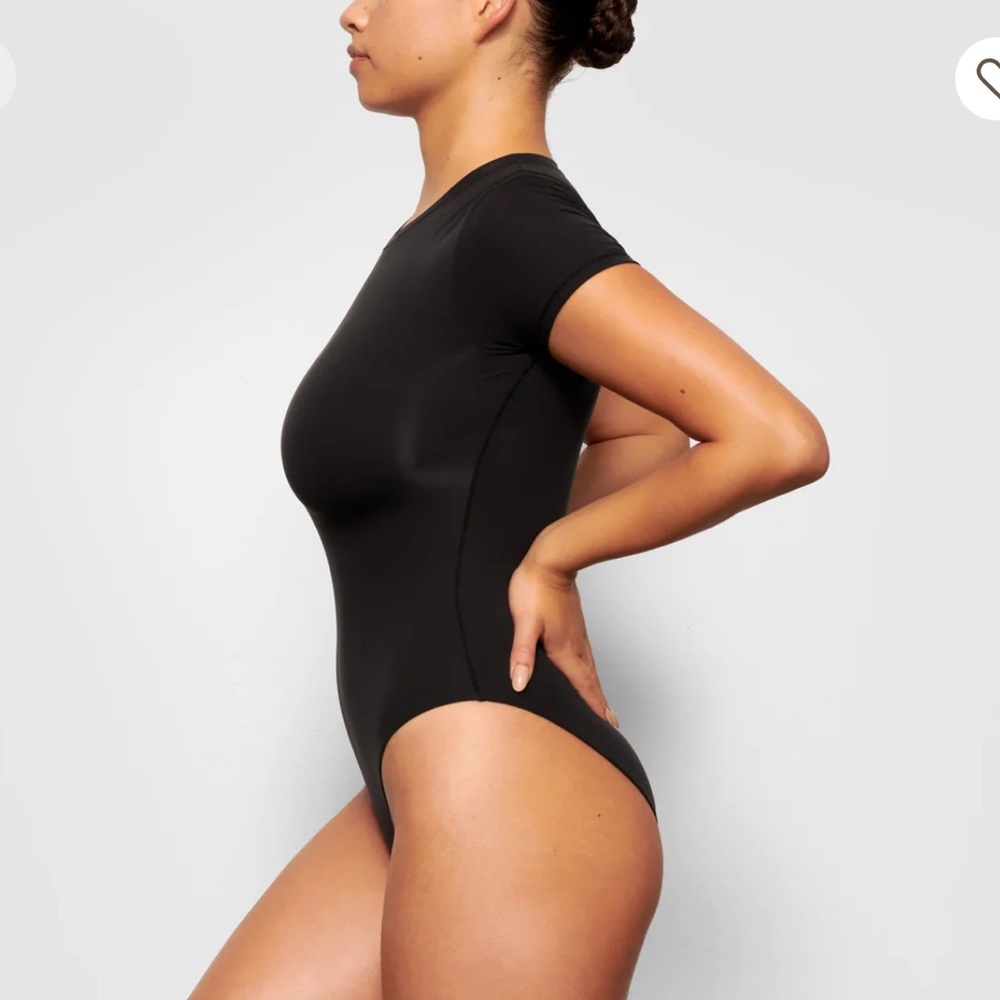 Skims fits everybody t-shirt bodysuit